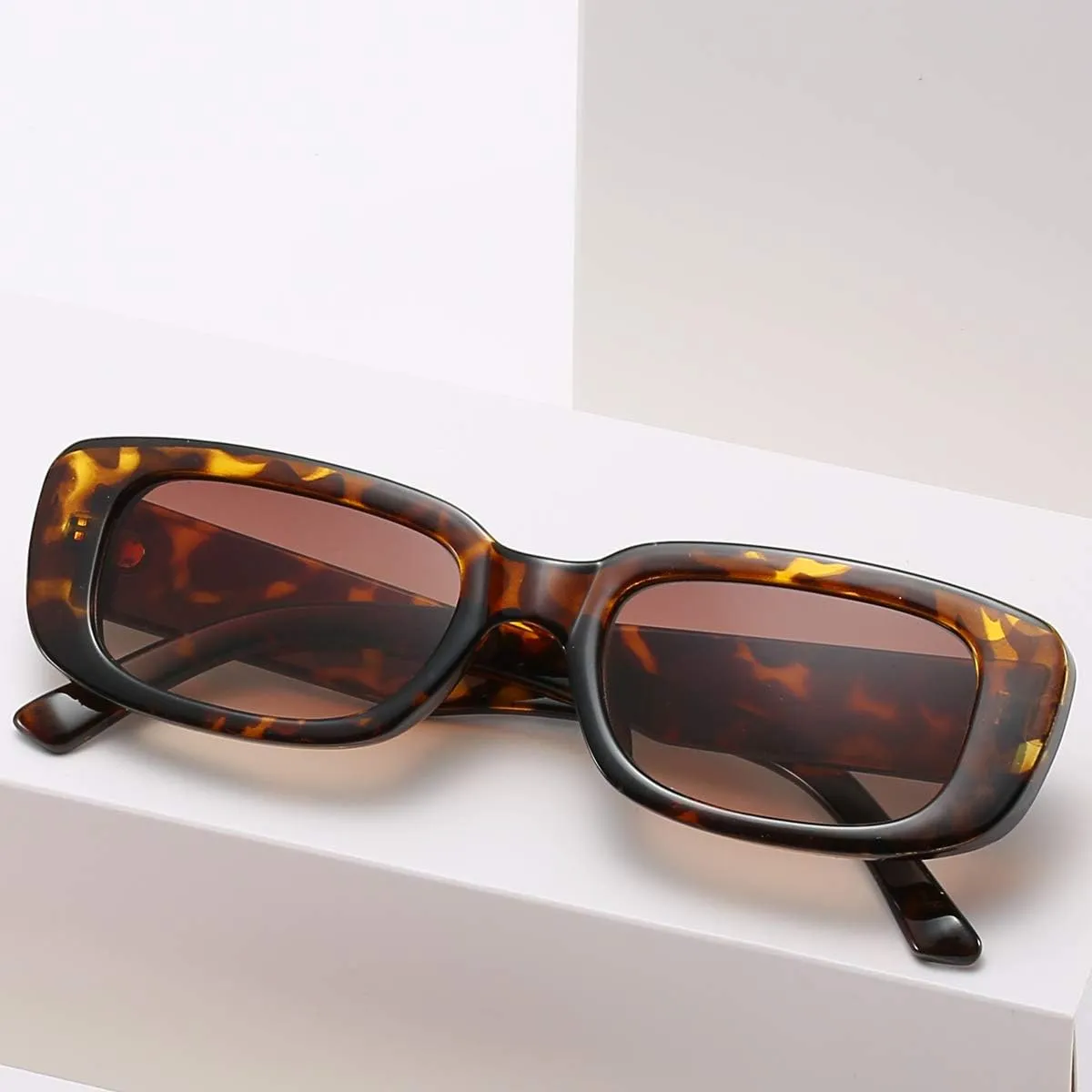 BOJOD Rectangle Sunglasses for Women Retro Fashion Sunglasses UV 400 Protection Square Frame Eyewear