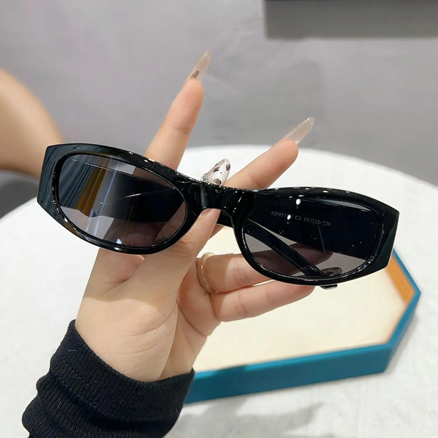 Trendy Women's Oval Sunglasses Fashion Luxury Small Brown Sexy Cat Eye Sunglasses Women Vintage Punk Shades Eyewear