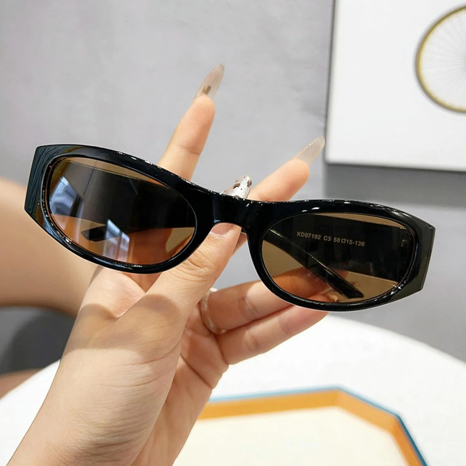 Trendy Women's Oval Sunglasses Fashion Luxury Small Brown Sexy Cat Eye Sunglasses Women Vintage Punk Shades Eyewear